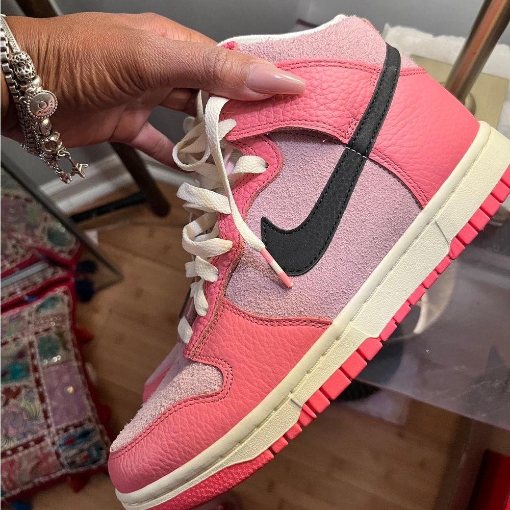 New Nike Dunks. Pink and black.